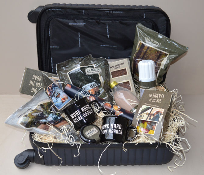 Een uniek kerstpakket idee: een kerstpakket in een bedrukte koffer